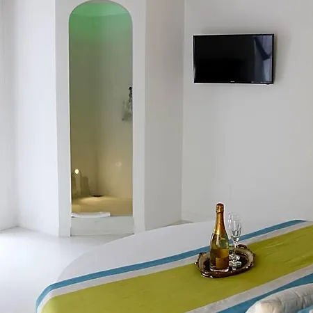 آي سوفيتي ديمورا إسكلوسيفا فندق مبيت وإفطار تروبيا